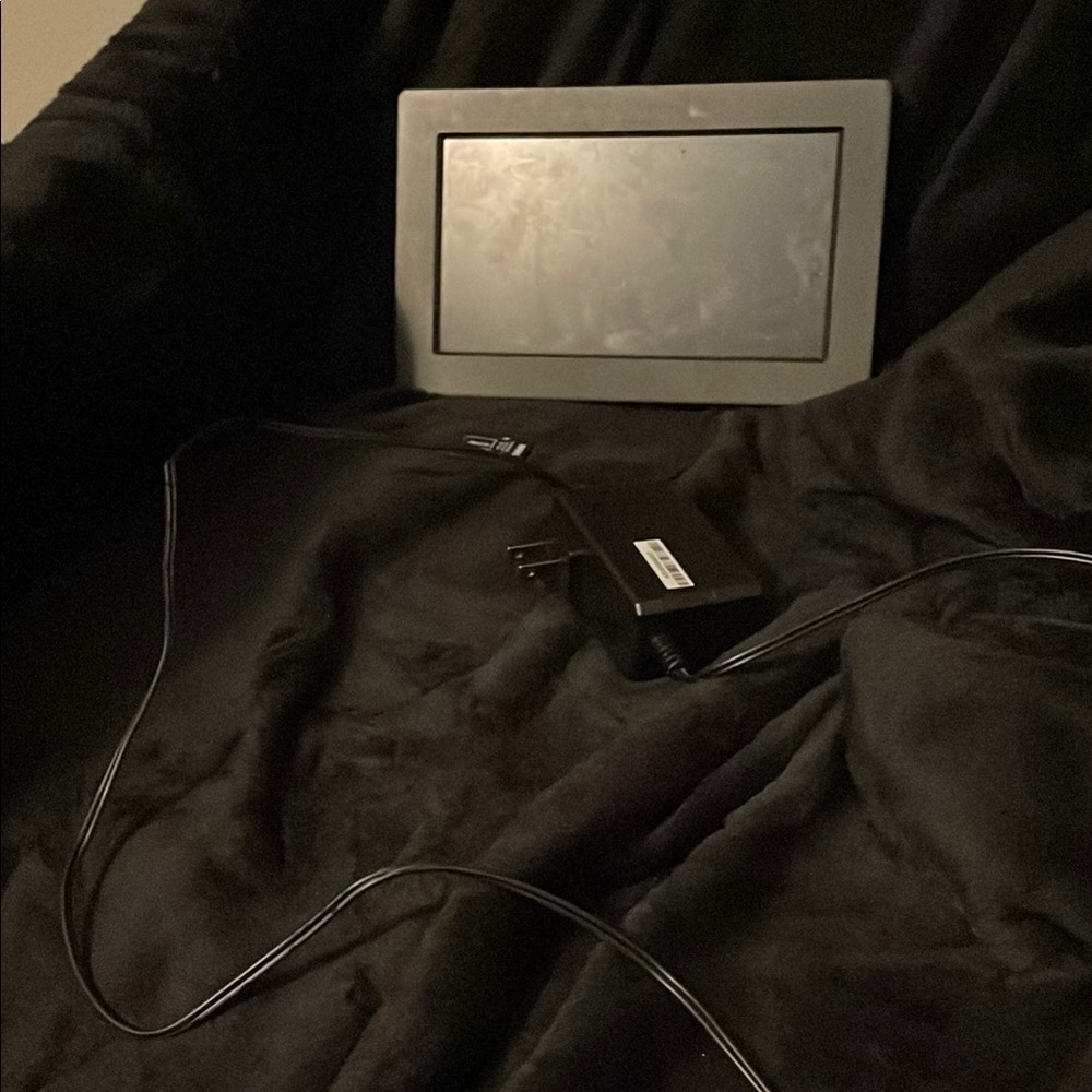Digital Photo Frame with Charger and adapter